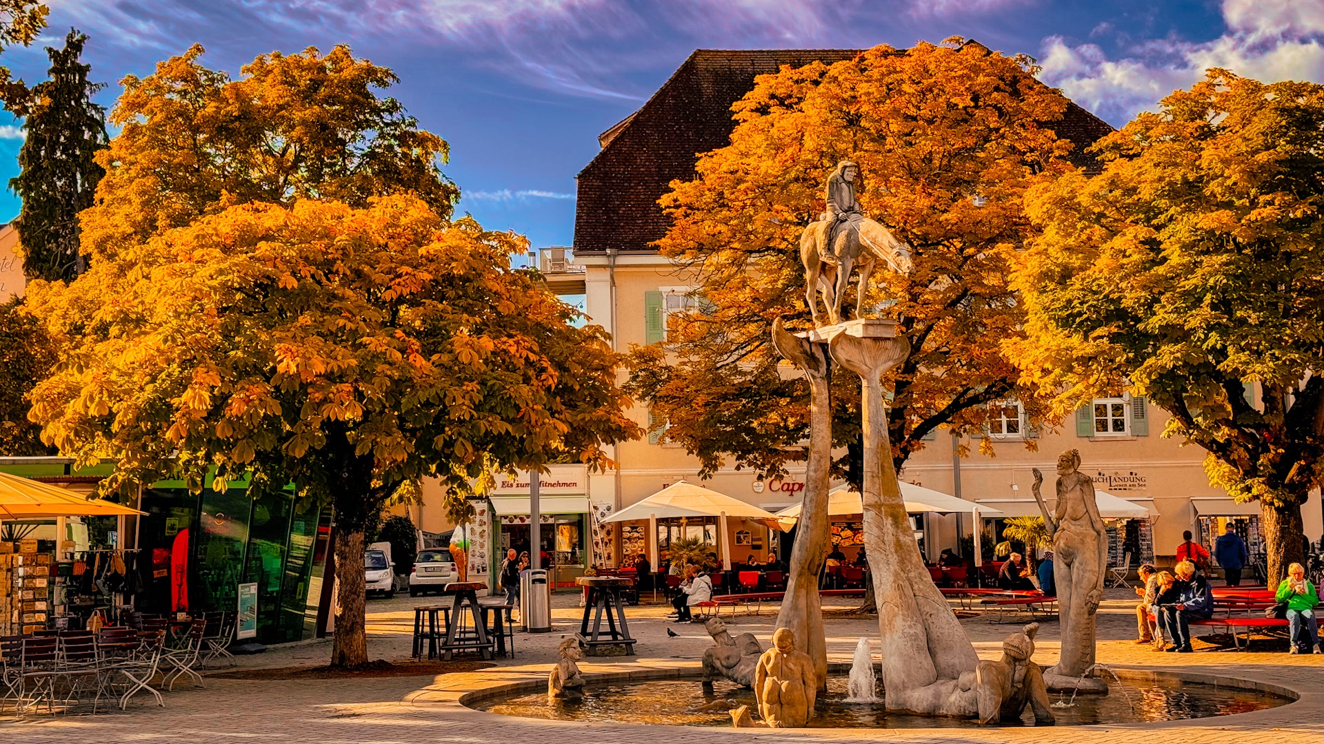 Herbstbäume am Landungsplatz in Überlingen