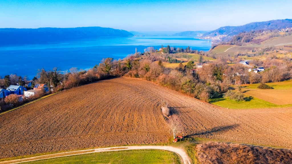 Blick über den Bodensee in Überlingen Richtung Westen aus einer Drohne