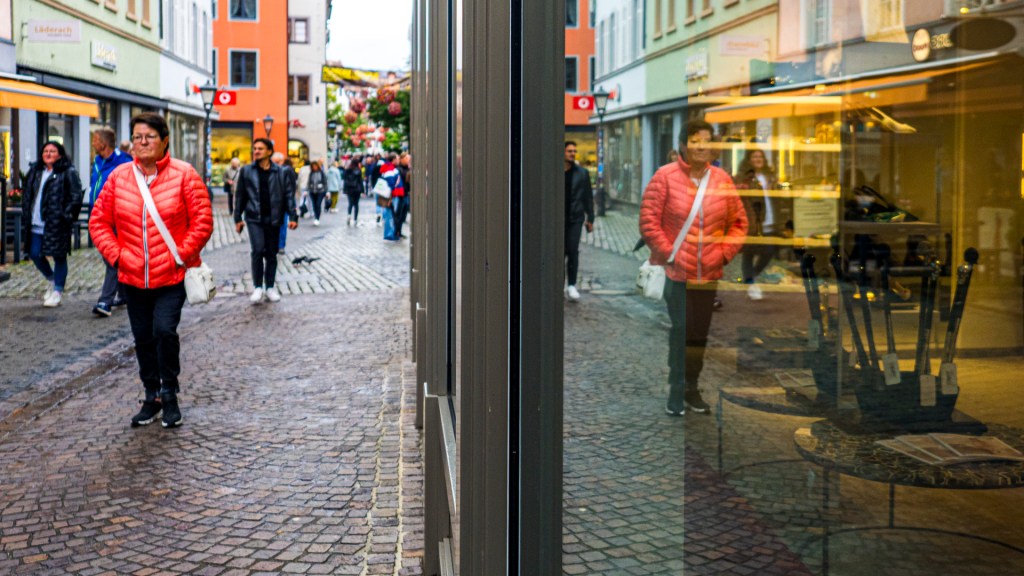 Spiegelung in einem Schaufenster in Konstanz