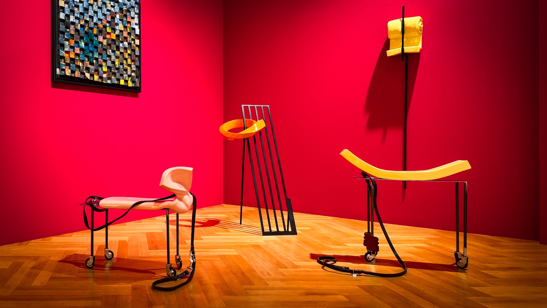 Kunstobjekte in einer Kunstgalerie