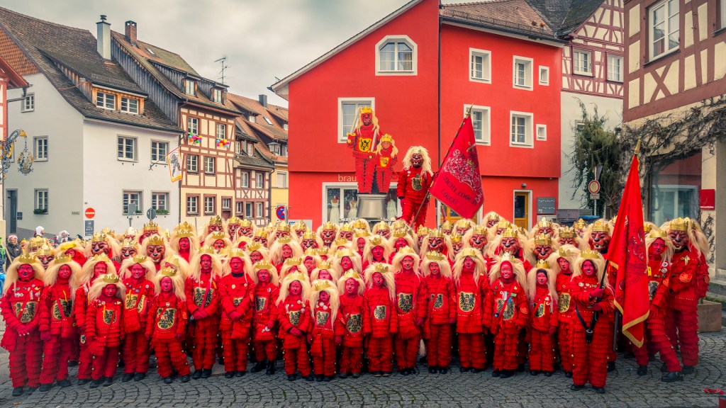 Ein Foto der Überlingen Löwen vor dem Löwenbrunnen in Überlingen