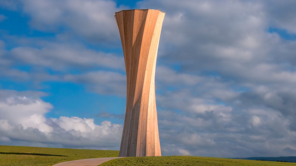 Der hölzene Aussichtsturm der Wangeneer Landesgartenschau
