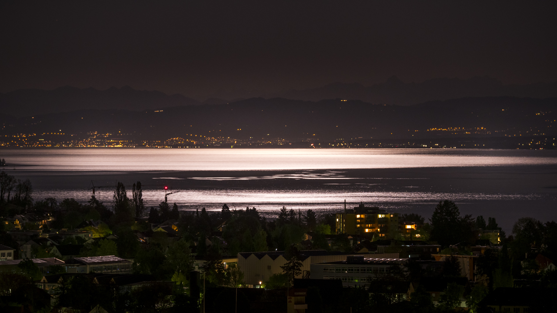 Der Überlinger See leuchtet durch den Vollmond am 1. Mai 2026