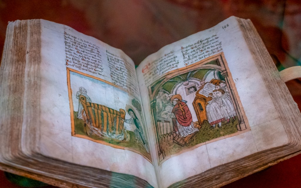Altes Buch in der Stiftsbibliothek in St. Gallen