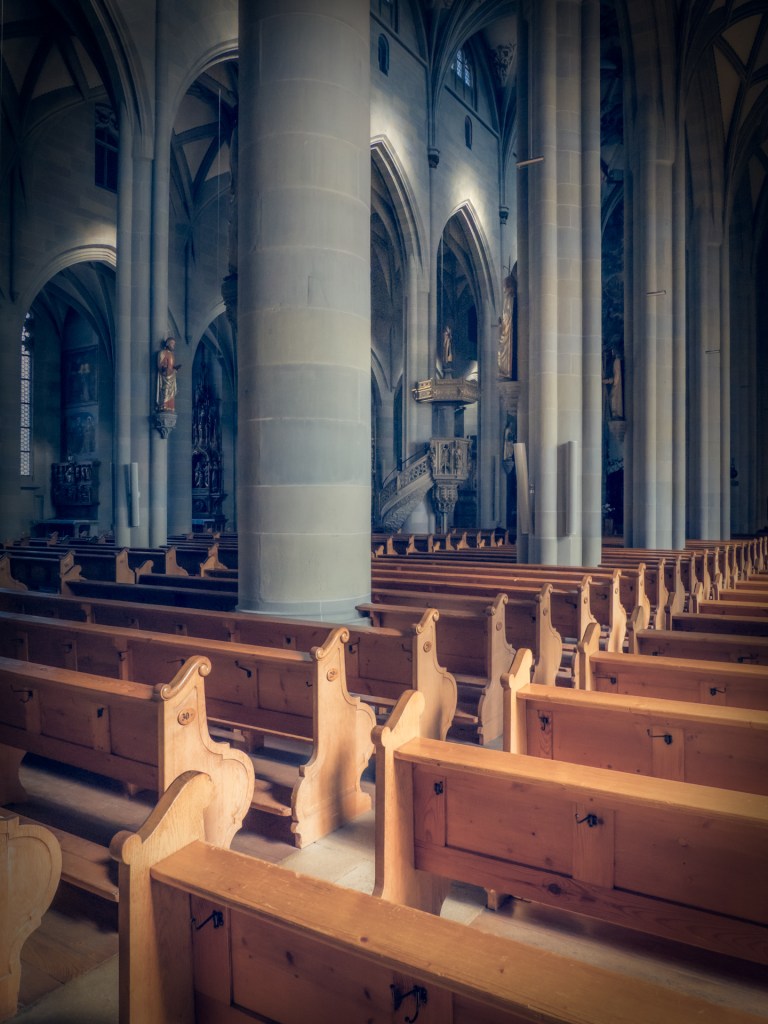 Blick durchs Überlinger Münster zur Kanzel